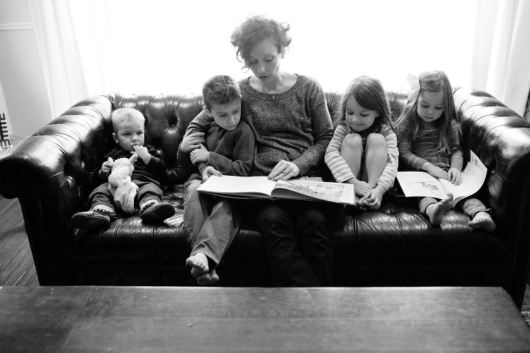 kids reading stories with mom 